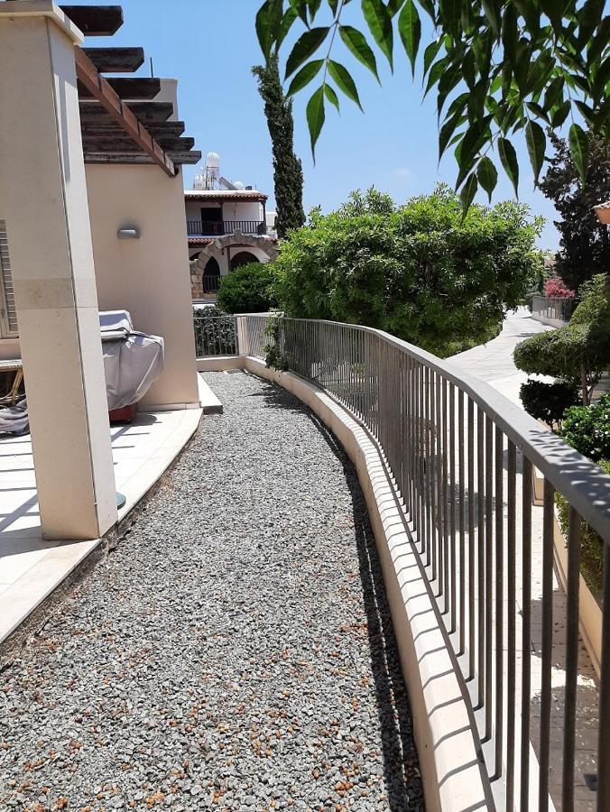 The Lighthouse Apartment Paphos Exterior foto