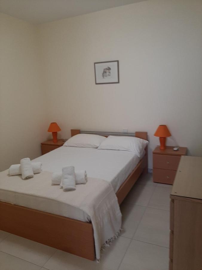 The Lighthouse Apartment Paphos Exterior foto