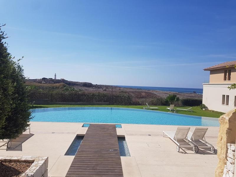The Lighthouse Apartment Paphos Exterior foto
